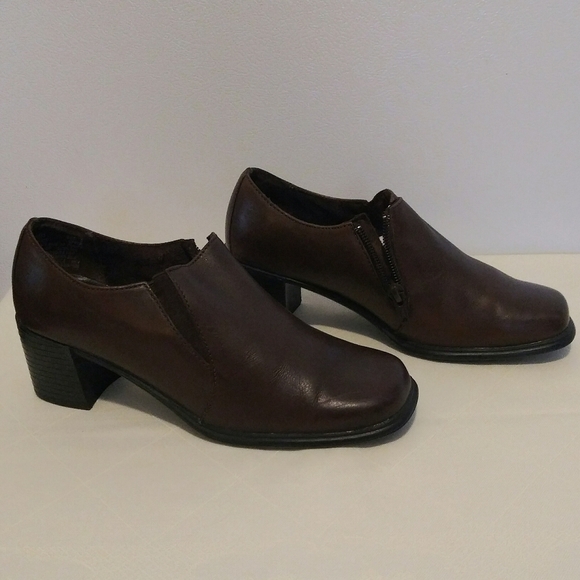Thom McAn Dark Brown Leather Square Toe Stacked Heel Slip On Ankle Booties - Picture 4 of 8